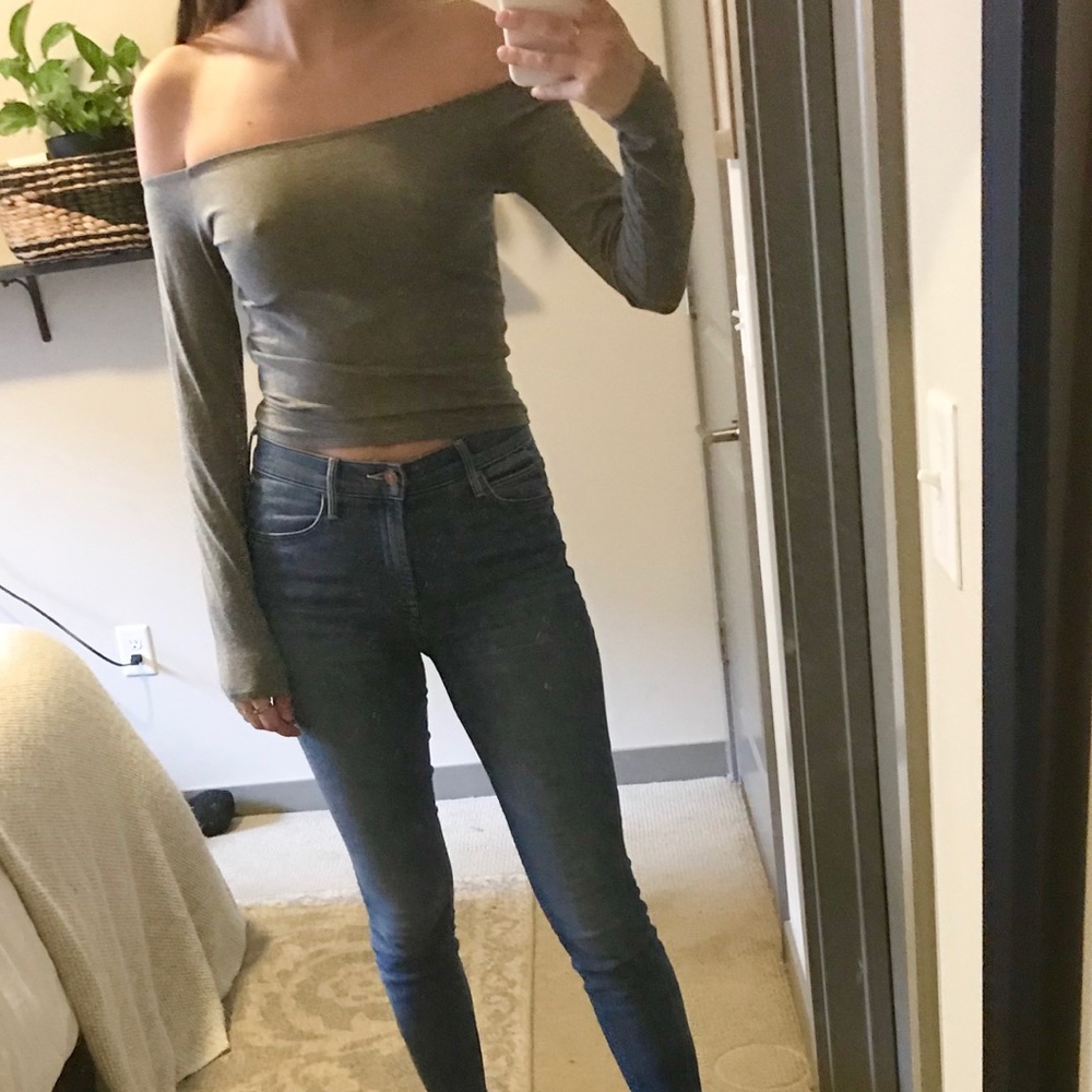 Long Sleeve Grey Crop Top